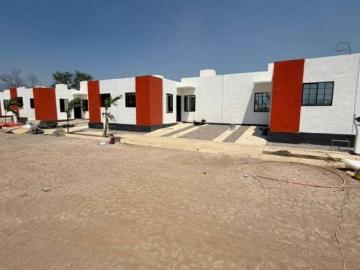 Venta de casa en fraccionamiento CEIBA la reserva