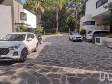 VENTA DE CASA EN FRACCIONAMIENTO CERRADO