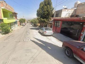 VENTA DE CASA EN FRACCIONAMIENTO LOMAS DE AJEDREZ AGUASCALIEBNTES