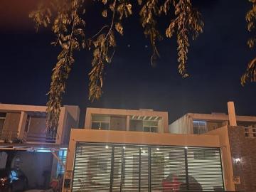 Venta de casa en Gran Santa Fe en Privada de 3 Habitaciones