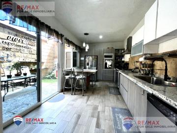 Venta de casa en Jardines de Ahuatl?n, Cuernavaca, Morelos?Clave 5165