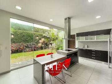 Venta de Casa En La Molina Con Acabados Modernos