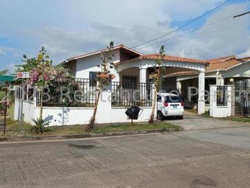 Venta de casa en La Chorrera, Altos del Campo MB24 2316