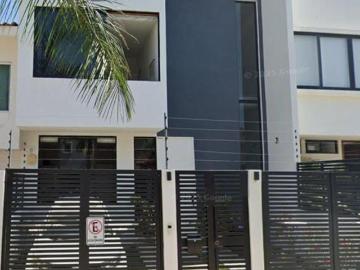 VENTA DE CASA EN LA COLONIA FLUVIAL VALLARTA EN PUERTO VALLARTA EN JALISCO