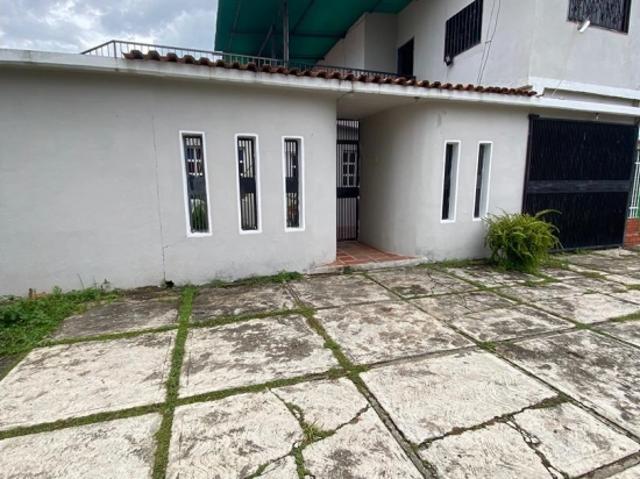 VENTA DE CASA EN LA URB. FRANCISCO DE MIRANDA VE21 203FM RCAS FZAM