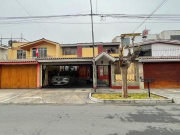 Venta de casa en las acacias de monterrico