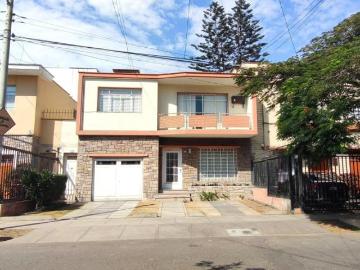 VENTA DE CASA EN LINCE LIMITE CON SAN ISIDRO