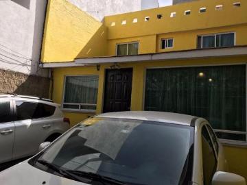 Venta de Casa en Lomas Lindas Atizapán, Remodelada