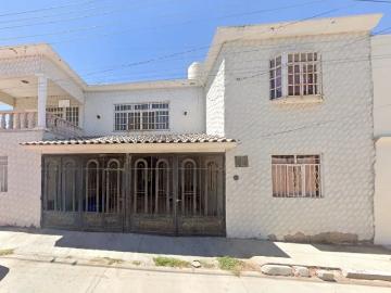 Venta de casa en Los Arroyitos, Jesús María Amplios Espacios y Ubicación Estratégica