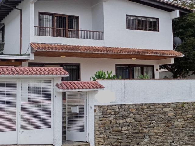 Venta de Casa en Los Naranjos, en calle cerrada