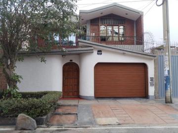 VENTA DE CASA EN LOS PORTALES DE JAVIER PRADO – ATE
