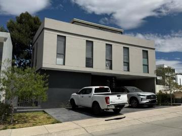 VENTA DE CASA EN LOS ROBLES RESIDENCIAL EN COTO GALEANAS
