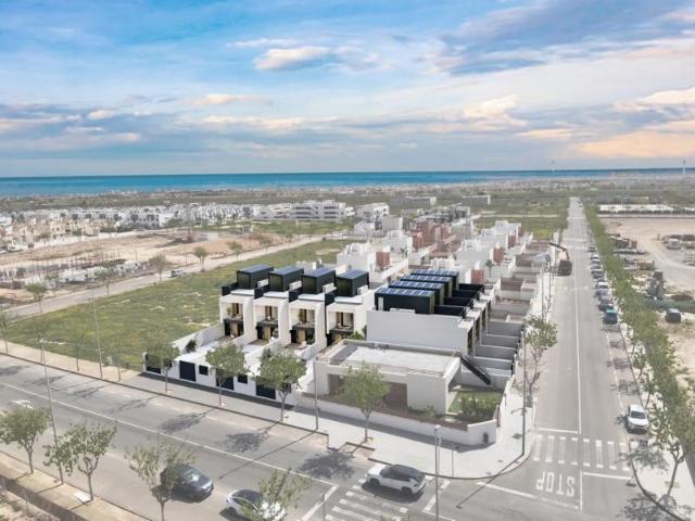 Venta de casa en Pilar de la horadada, de 121m2 con 3 dormitorios y 3 baños