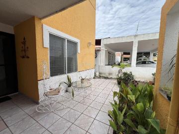 Venta de Casa en privada con amenidades en Chuburn?, M?rida