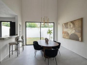 Venta de Casa en Privada Con Seguridad y Amenidades al Norte de Mérida