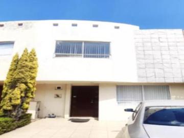 Venta de casa en residencial, barrio de Santiago Mixquitla, Cholula de Rivaldavia, Puebla