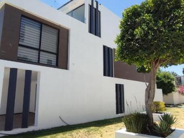 VENTA DE CASA EN RESIDENCIAL LUCENDI. ATRAS DE PLAZA SAN DIEGO