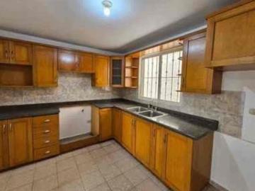 Venta de casa en Residencial Puerta de hierro, Monterrey