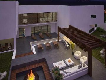 Venta de Casa en Sierra Alta Con Alberca 9no Sector