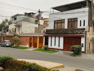 Venta de Casa en Urb. Mayorazgo Frente a Parque