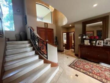 Venta de Casa en Urb. Laguna Dorada, Samborondón, 4 Habitaciones, Piscina M.H