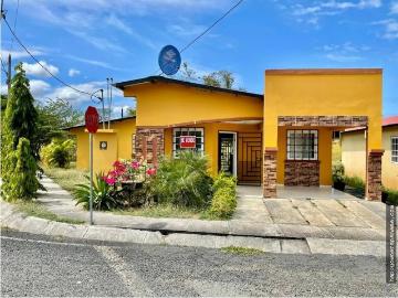 Venta de Casa en Urbanización Los Bosques, Las Tablas