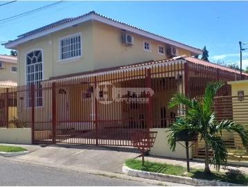 Venta de casa en Villas del Golf, Chitré