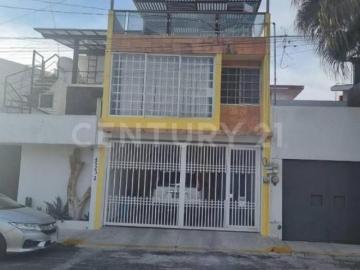 Venta de casa Estrellas del Sur, Zona IBERO, 4 habitaciones y terraza
