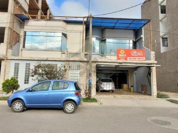 VENTA DE CASA FRENTE A PARQUE EN URBANIZACIÓN EL SANTUARIO DE CHICLAYO