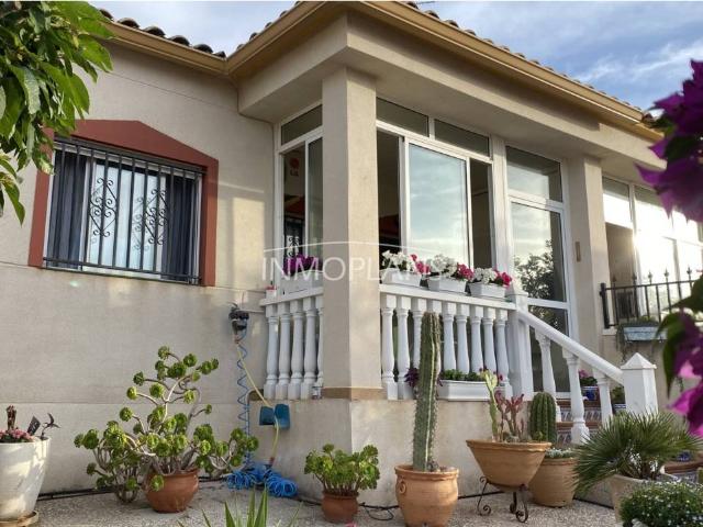 Venta de casa pareada en Castalla