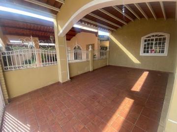Venta de CASA REMODELADA en SAN ANTONIO – 2 Niveles de Comodidad