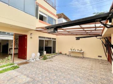 Venta de casa remodelada y rodeada de parques en san borja