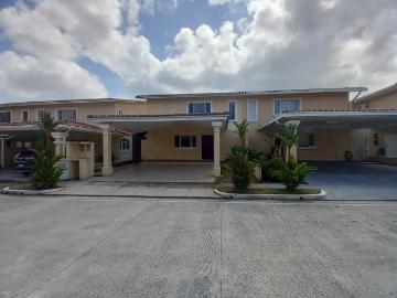 Venta de casa reposeída en Villas del Golf, Villa Lucre, Panamá