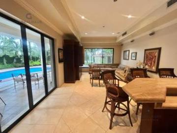 Venta de Casa Samborondon Laguna Dorada, 5 Dormitorios, Piscina, Casa al lago M.H