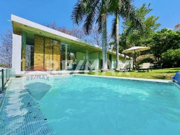 Venta de casa sola, Fracc. Hacienda San Gaspar, Cuernavaca, Morelos. Clave 4817