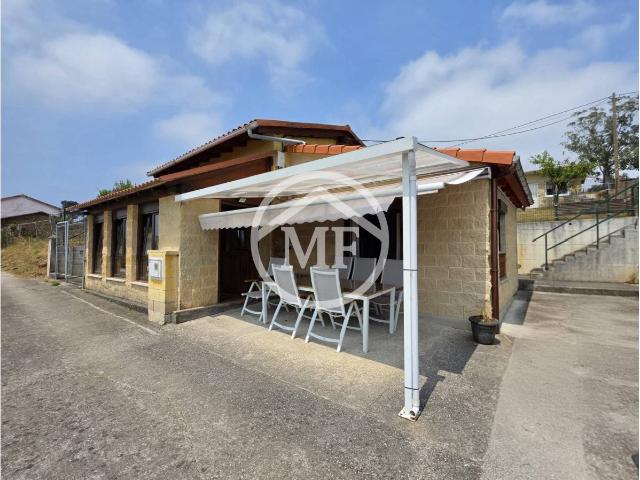 Venta de casa unifamiliar con finca en Lugo de Llanera