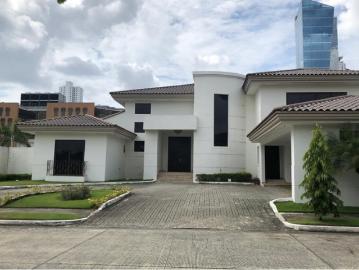 Venta de casa vacía en Paseo del Parque, Costa del Este, Panamá