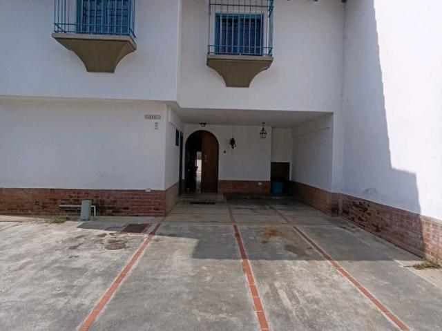 Venta de Casa 208m2 Colinas de La California 2819