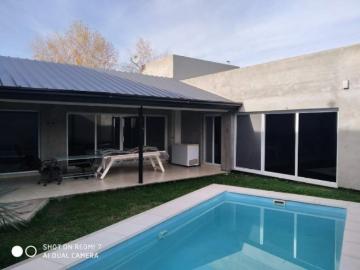 Venta de Casa 2 ambientes en Centenario