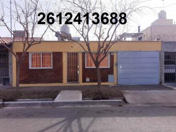 Venta de Casa 5 o mas ambientes en Godoy Cruz