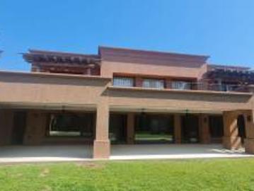 Venta de casa 7 a,bientes. Casco Leloir