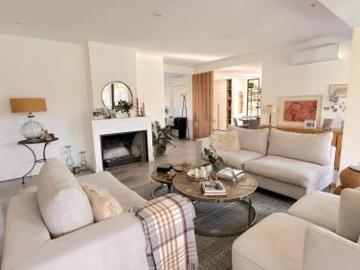 Venta de casa 8 ambientes con dependencia en Barrio La Tranquera, Abril Club de Campo