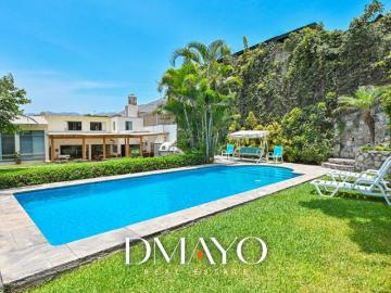 Venta de Casa 918 m2 con Piscina y Jardín