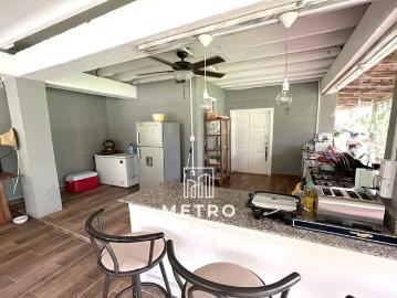 Venta de Casas en Bocas del Toro en Isla Colon | 6 recámaras por 1150. 00 en Isla Colón