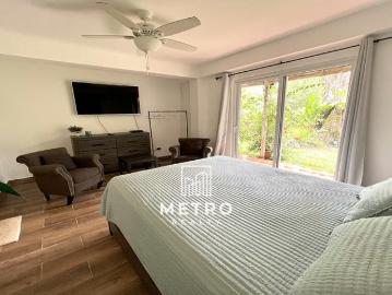 Venta de Casas en Bocas del Toro en Isla Colon | 6 recámaras por 1150. 00 en Isla Colón
