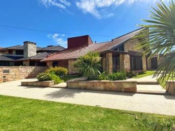 Venta de chalet 5 amb con quincho en Colinas de Peralta Ramos