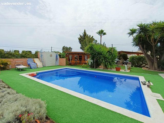 VENTA DE CHALET CON PISCINA EN LA MARINA CERCA DEL PINET!.DISFRUTA DE VIDA EN UN ENTOTRNO NATURAL
