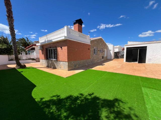 Venta de chalet adosado en Torrevieja LOS FRUTALES A 200 METROS DEL MAR
