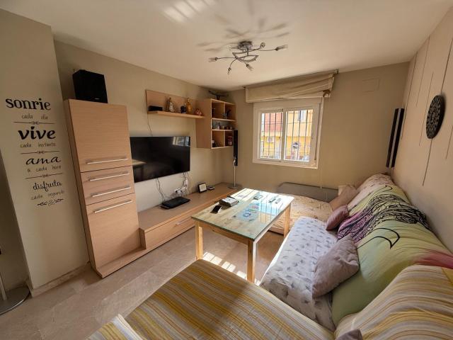 Venta de chalet adosado en el centro de Gójar