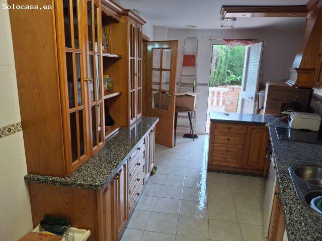 Venta de chalet adosado en Huétor Vega